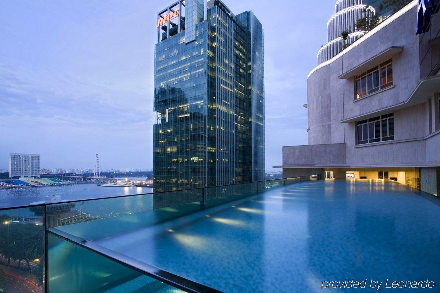Ascott Raffles Place Szingapúr Kültér fotó The pool at the M on Marymount