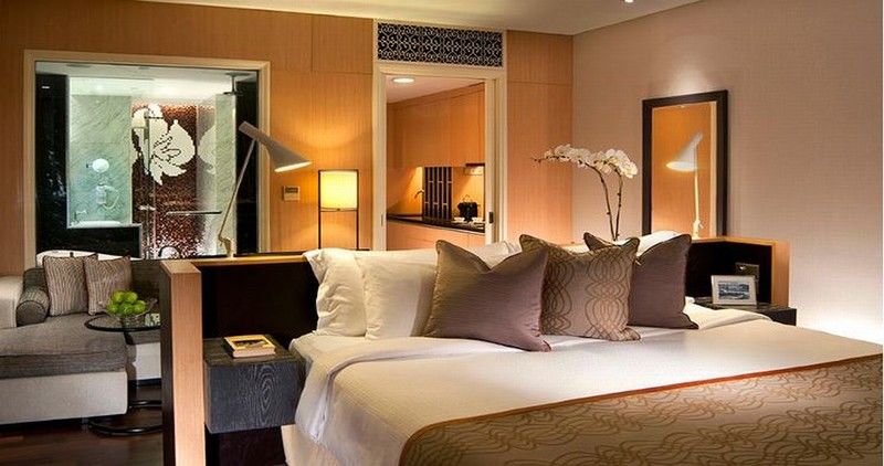 Ascott Raffles Place Szingapúr Kültér fotó A bedroom at the Mandarin Oriental, London